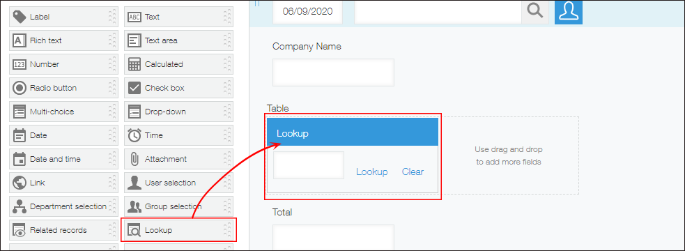 截图：在应用设置的[表单]标签中将Lookup字段拖至右侧区域表格中的页面